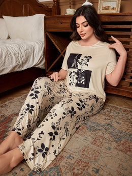 jkthpu-45 Women's Plus Size Cartoon Floral Print Pajama Set, Loungewear Outfit, Home Comfort Wear, Elegant Sleepwear, Feminine Pajamas, Soft Sleepwear, Breathable Material, Women's Sleepwear, Printed Nightwear, Curvy Ladies, Home Relax