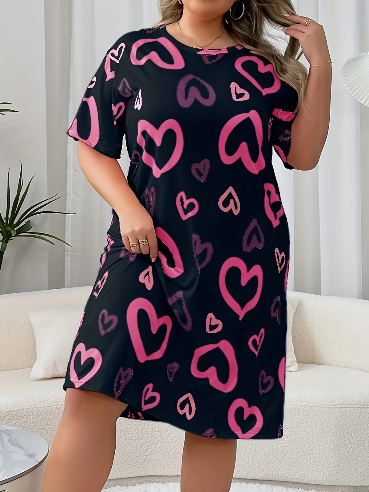 jkthpu-45 Women's Plus Size Casual Sleep Dress with Black & Pink Heart Pattern - Short Sleeve Round Neck Lounge Nightgown, Machine Washable All-Season Comfort, Sleepwear, Comfortable Nightwear, Easycare Fabric