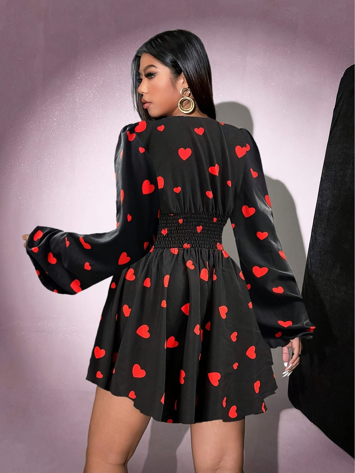 jkthpu-45 Women's Plus Size Heart Print V-Neck Mini Dress with Flared Sleeves – Cinched Waist, Black & Red Casual Spring & Summer Dress for Travel or Vacation
